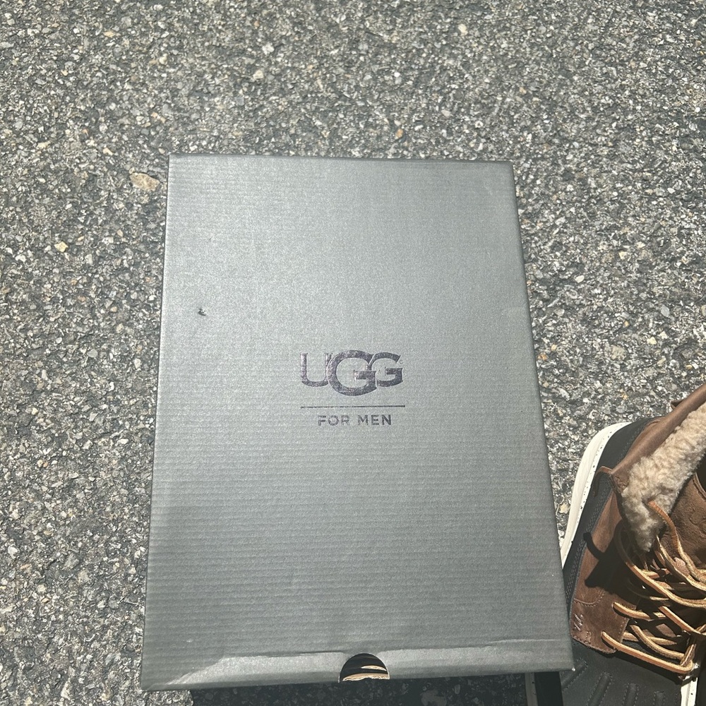 UGG Black and Tan Men's Roskoe Boots - Picture 10 of 10